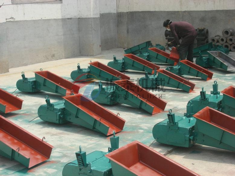 顆粒焦炭電磁振動(dòng)給料機(jī) 顆粒焦炭電磁振動(dòng)給料機(jī)